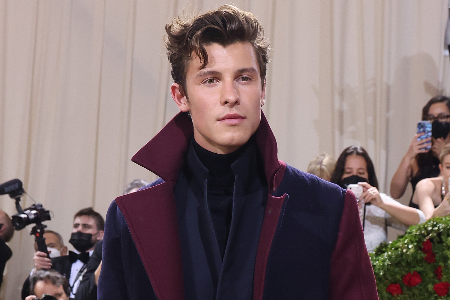 A photo of Shawn Mendes at the 2022 Met Gala